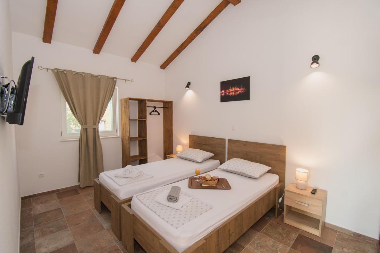 Marcelovi Dvori Bed and Breakfast Pirovac Εξωτερικό φωτογραφία